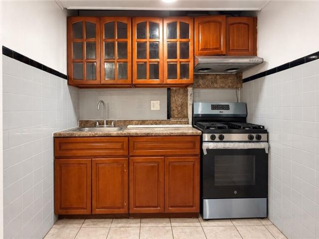  1 BR,  1.00 BTH &nbsp;Multi-family style home in Maspeth