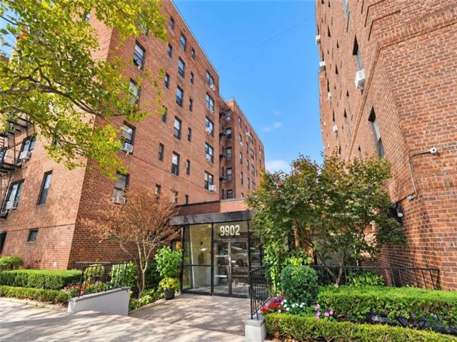  1 BR,  1.00 BTH &nbsp;Co-op style home in Bay Ridge