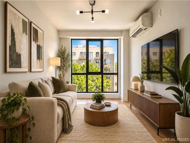  1 BR,  1.00 BTH &nbsp;Condominium style home in Homecrest