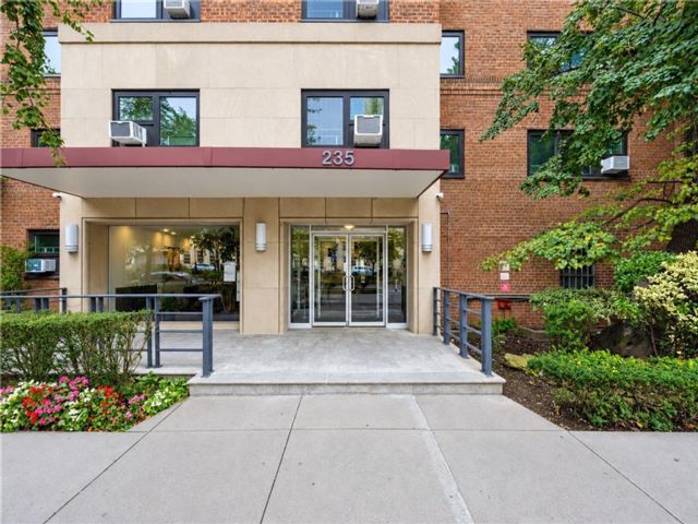  1 BR,  1.00 BTH &nbsp;Co-op style home in Brooklyn Heights