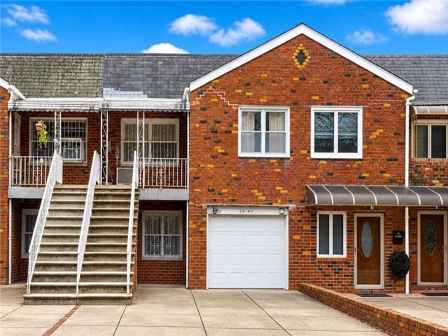  3 BR,  2.00 BTH &nbsp;Multi-family style home in Mill Basin