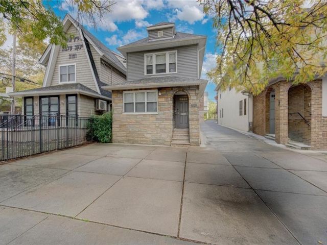  1 BR,  3.00 BTH &nbsp;Single family style home in Midwood
