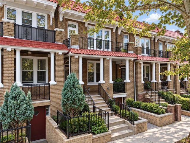  6 BR,  4.00 BTH &nbsp;Multi-family style home in Dyker Heights