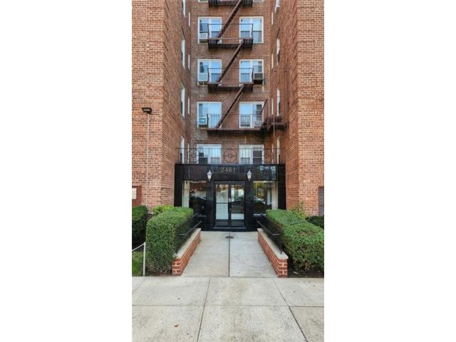  2 BR,  1.00 BTH &nbsp;Co-op style home in Sheepshead Bay