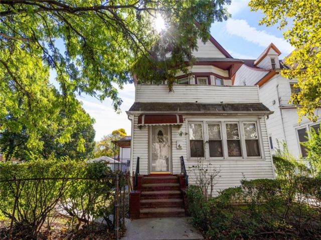  5 BR,  4.00 BTH &nbsp;Multi-family style home in East Flatbush