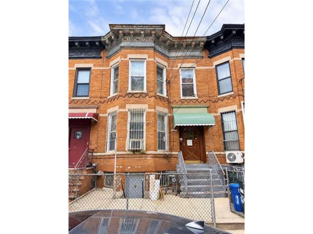  5 BR,  0.00 BTH &nbsp;Multi-family style home in Bensonhurst