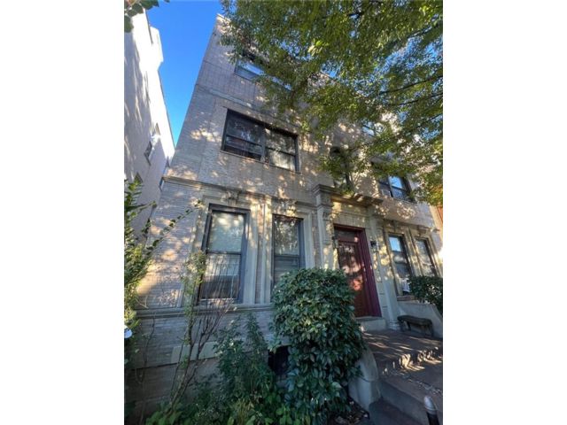 12 BR,  7.00 BTH &nbsp;Multi-family style home in Flatbush