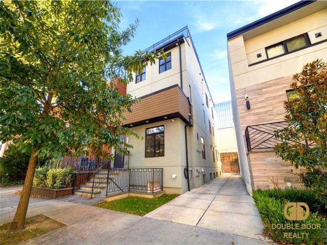  8 BR,  7.00 BTH &nbsp;Single family style home in Midwood