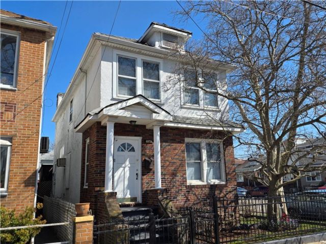  4 BR,  3.56 BTH &nbsp;Multi-family style home in Gravesend