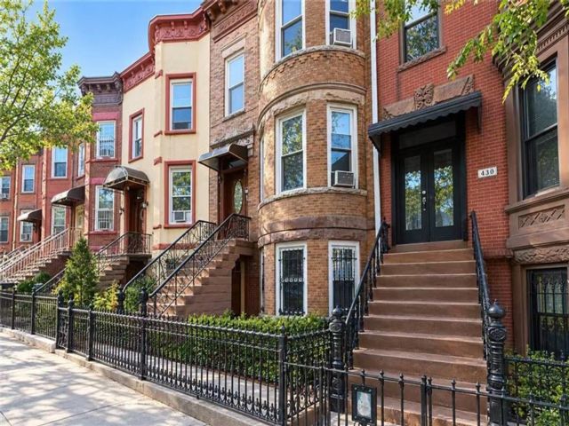  9 BR,  0.00 BTH &nbsp;Multi-family style home in Sunset Park