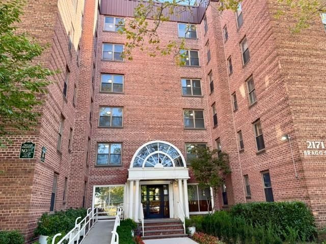  2 BR,  1.00 BTH &nbsp;Co-op style home in Marine Park
