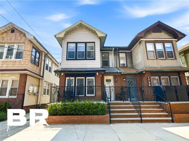  7 BR,  5.00 BTH &nbsp;Multi-family style home in Homecrest