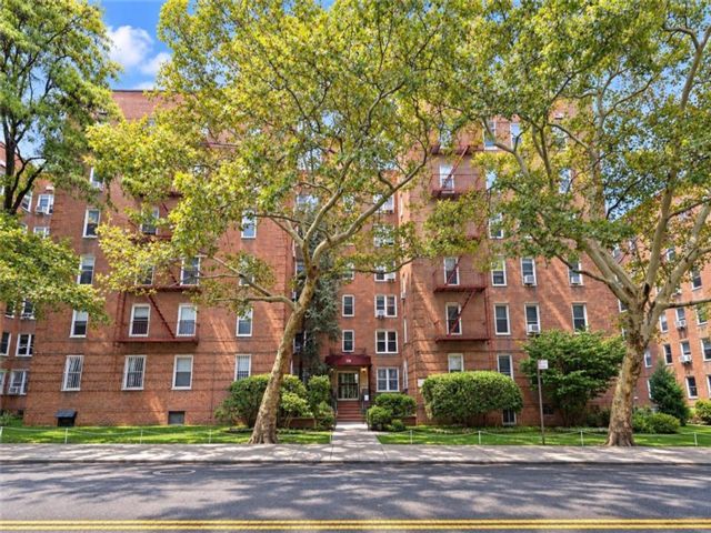  2 BR,  1.00 BTH &nbsp;Co-op style home in Windsor Terrace