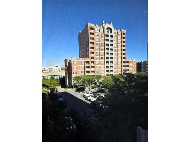  2 BR,  2.00 BTH &nbsp;Condominium style home in Brighton Beach