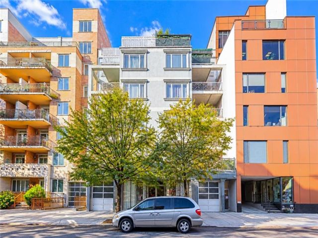  3 BR,  2.00 BTH &nbsp;Condominium style home in Sheepshead Bay