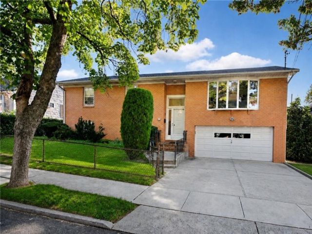  3 BR,  2.00 BTH &nbsp;Single family style home in Old Town