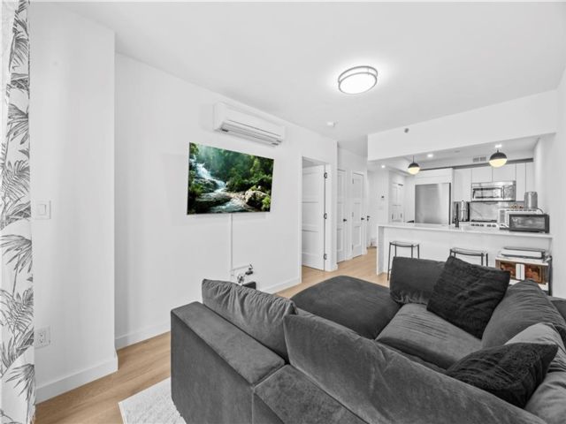  1 BR,  1.00 BTH &nbsp;Condominium style home in Midwood