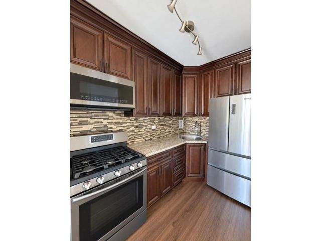  1 BR,  1.00 BTH &nbsp;Condominium style home in Brighton Beach