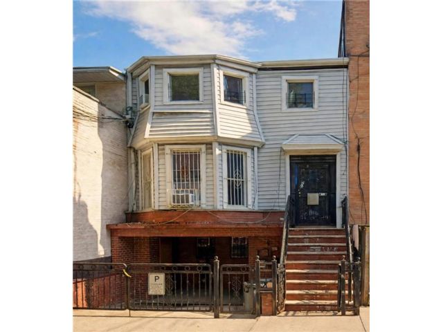  8 BR,  0.00 BTH &nbsp;Multi-family style home in Sunset Park