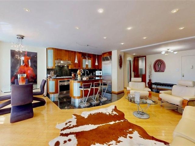  2 BR,  2.00 BTH &nbsp;Co-op style home in Brighton Beach