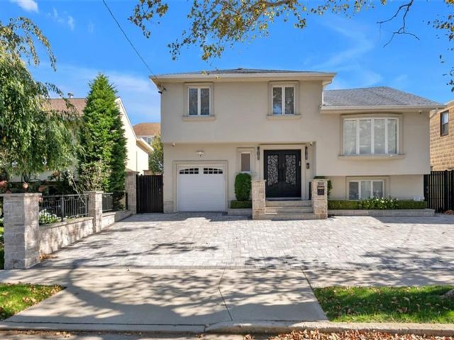  3 BR,  3.00 BTH &nbsp;Single family style home in Mill Basin