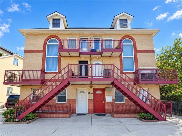  2 BR,  2.00 BTH &nbsp;Condominium style home in Sheepshead Bay