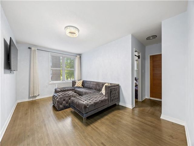 1 BR,  1.00 BTH &nbsp;Co-op style home in Gravesend