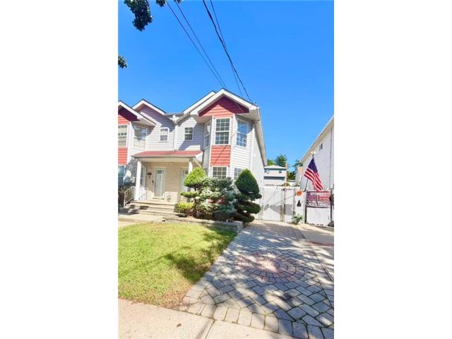  4 BR,  3.00 BTH &nbsp;Single family style home in Westerleigh