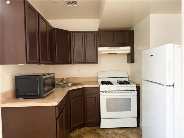  1 BR,  1.00 BTH &nbsp;Multi-family style home in Port Richmond