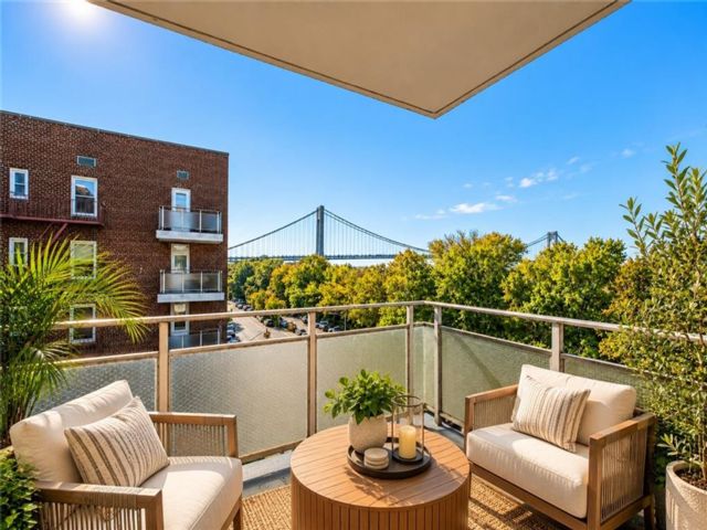  1 BR,  1.00 BTH &nbsp;Co-op style home in Bay Ridge