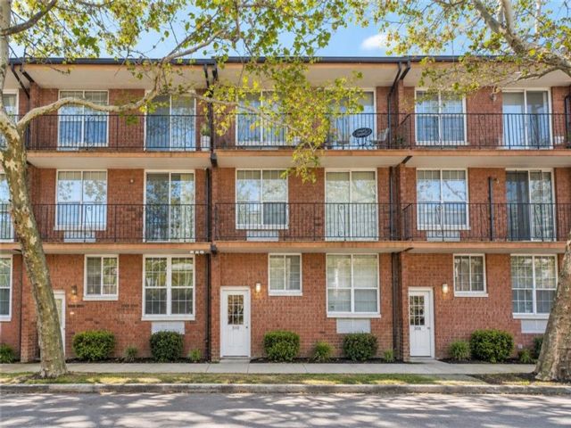  1 BR,  1.00 BTH &nbsp;Co-op style home in Bay Ridge