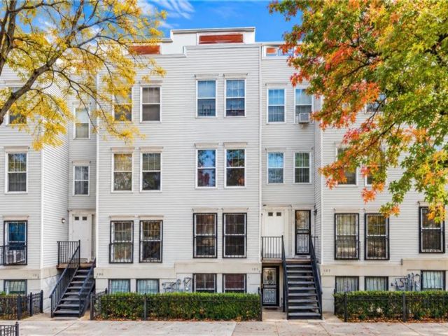 2 BR,  2.00 BTH &nbsp;Condominium style home in Clinton Hill