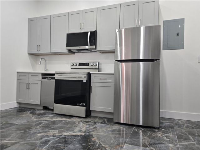  2 BR,  1.00 BTH &nbsp;Multi-family style home in East Flatbush