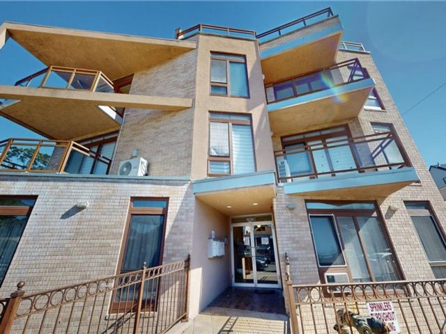  1 BR,  2.00 BTH &nbsp;Condominium style home in Sheepshead Bay