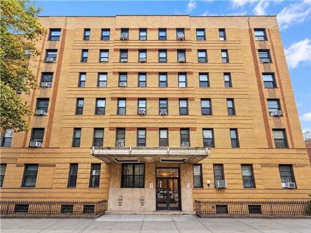  1 BR,  1.00 BTH &nbsp;Co-op style home in Midwood