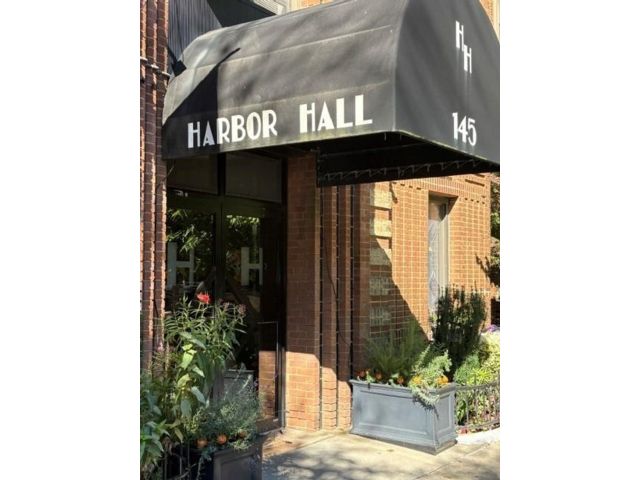  1 BR,  1.00 BTH &nbsp;Co-op style home in Bay Ridge