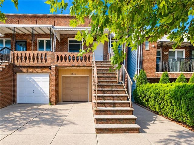  4 BR,  2.00 BTH &nbsp;Multi-family style home in Old Mill Basin