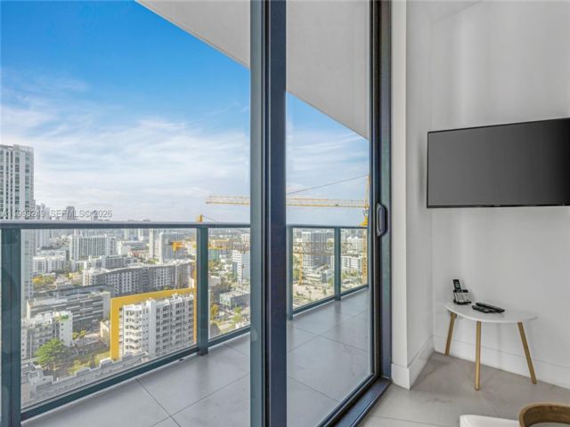 [PHOTO]