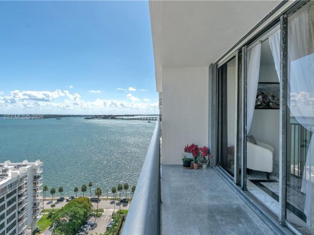  2 BR,  2.00 BTH &nbsp; style home in Miami