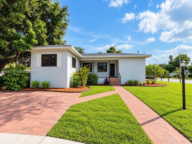  2 BR,  1.00 BTH &nbsp; style home in Biscayne Park