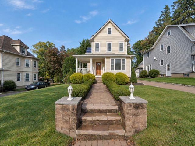 3 BR,  2.50 BTH &nbsp;Colonial style home in Nutley