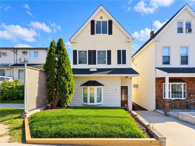  3 BR,  2.00 BTH &nbsp;Single family style home in Park Hill