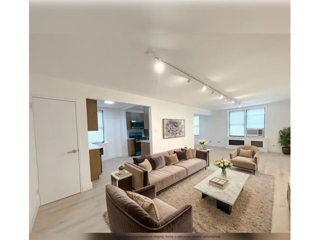  3 BR,  2.00 BTH &nbsp;Co-op style home in Sheepshead Bay