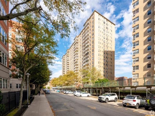  1 BR,  1.00 BTH &nbsp;Co-op style home in Brighton Beach