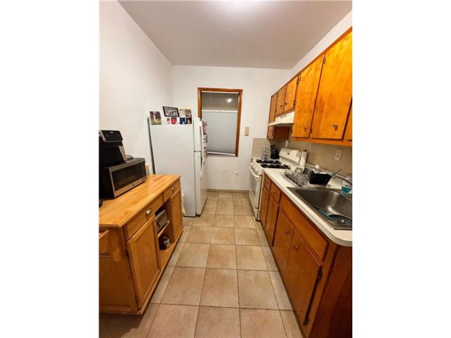  2 BR,  1.00 BTH &nbsp;Multi-family style home in Bensonhurst