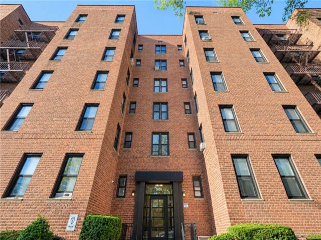  2 BR,  1.00 BTH &nbsp;Co-op style home in Sheepshead Bay