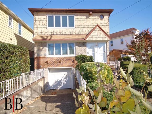  6 BR,  4.00 BTH &nbsp;Multi-family style home in Mill Basin