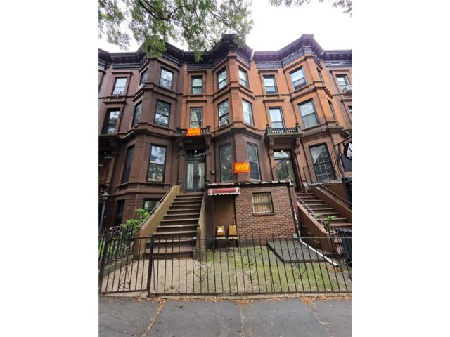 Studio,  0.00 BTH &nbsp;Multi-family style home in Park Slope