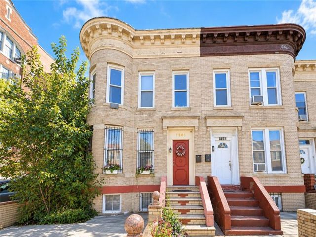  5 BR,  3.00 BTH &nbsp;Multi-family style home in Bay Ridge