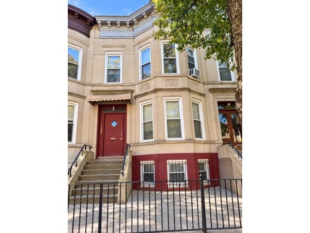  6 BR,  4.00 BTH &nbsp;Multi-family style home in Bay Ridge